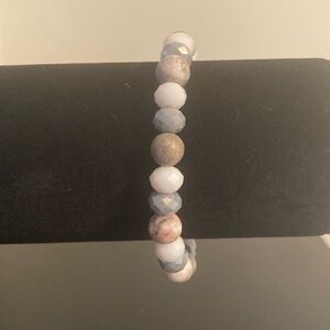 Beautiful beaded bracelet with grey hews